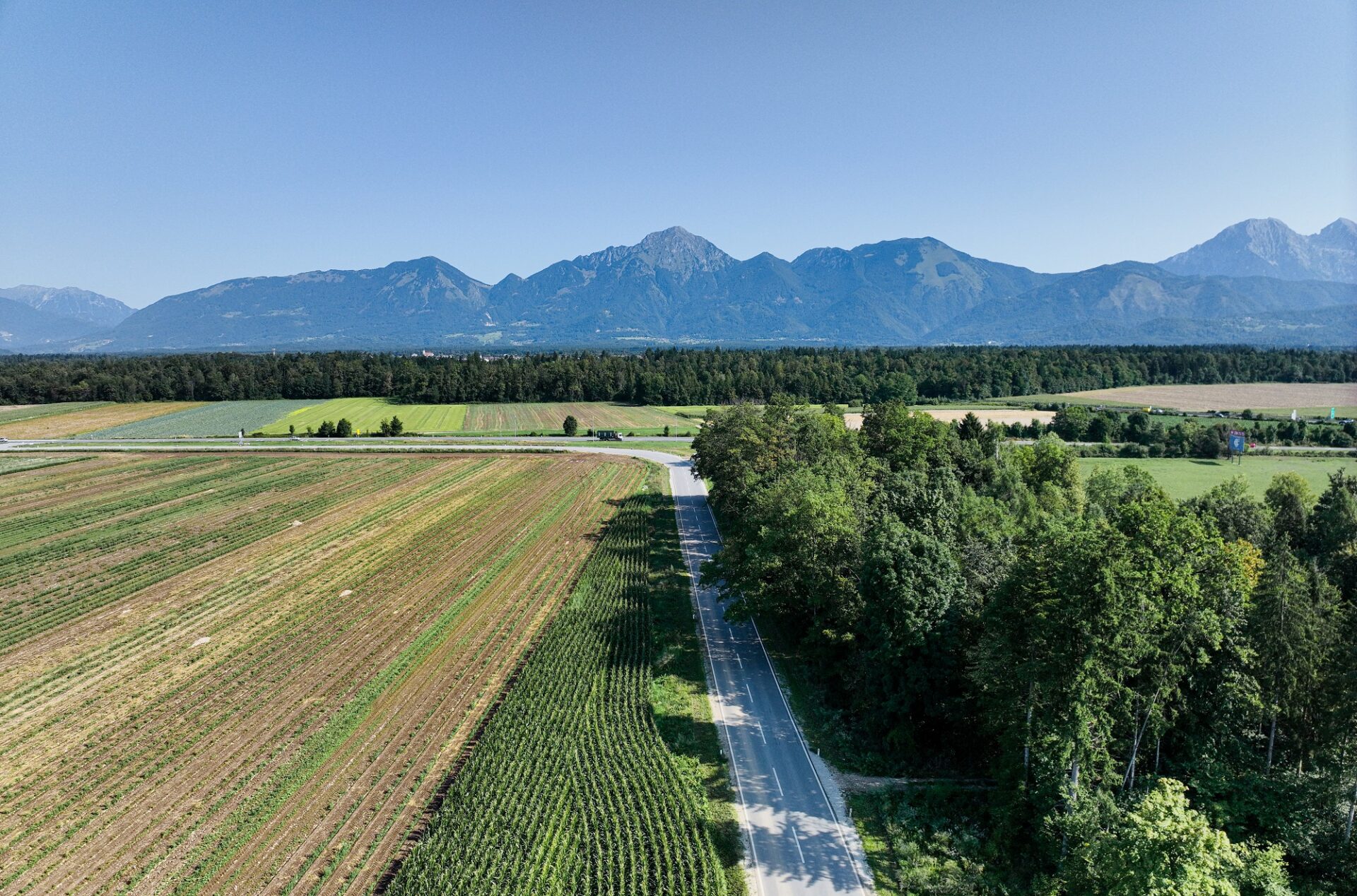 Izgradnja komunalne infrastrukture ter rekonstrukcijo ceste od naselja Hrastje do glavne ceste Šenčur – Kranj
